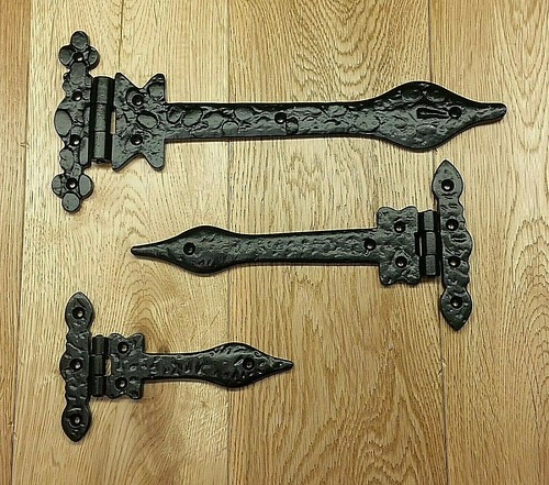 Cast iron black spear hinges - iron,